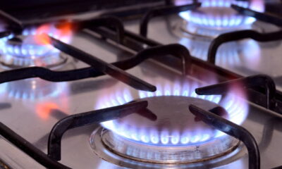 Chama do fogão amarelada