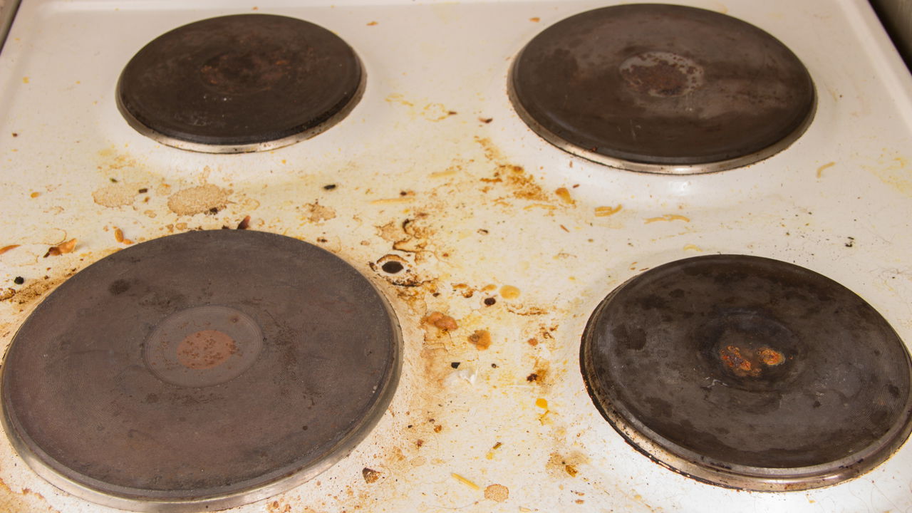 Descobrir maneiras eficazes e ecológicas de limpar a cozinha pode ser um desafio, especialmente ao lidar com gordura acumulada