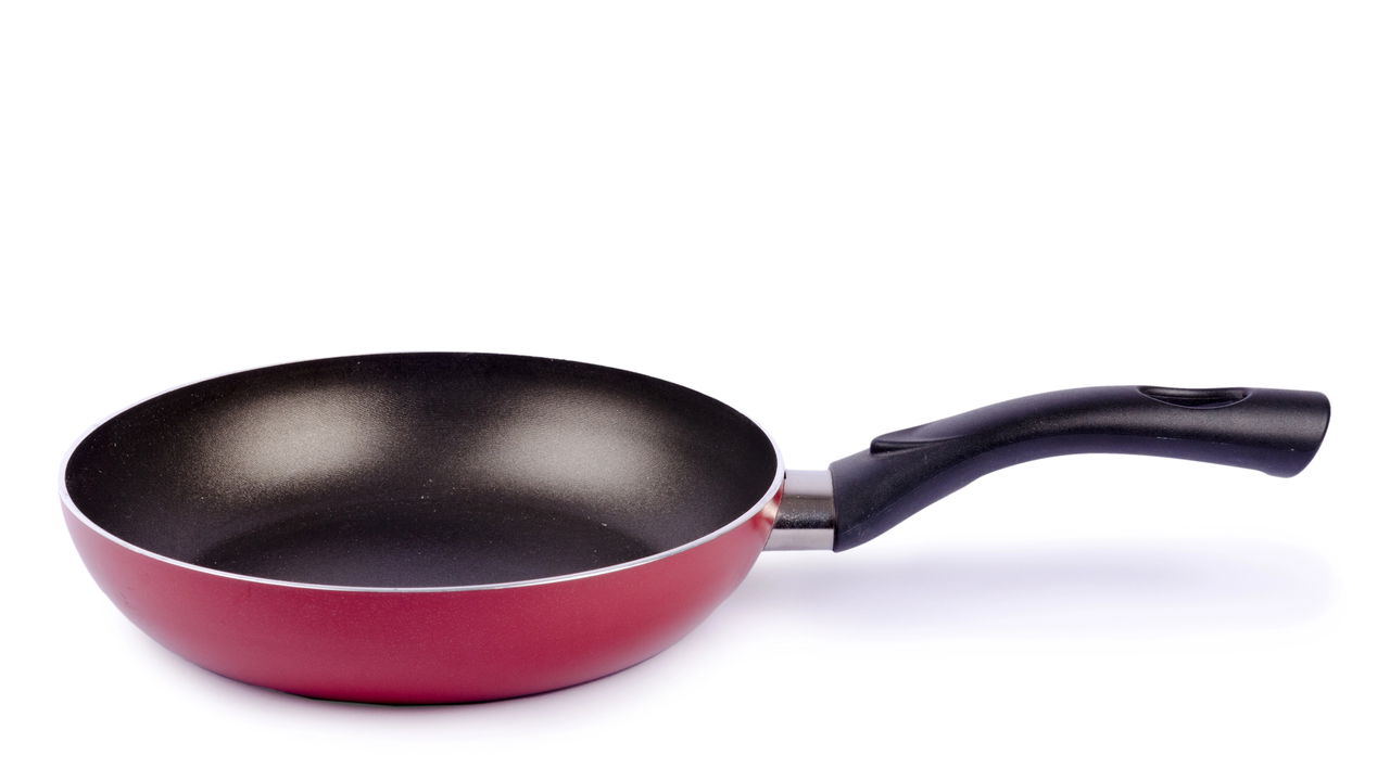 Como limpar frigideira antiaderente sem estragar