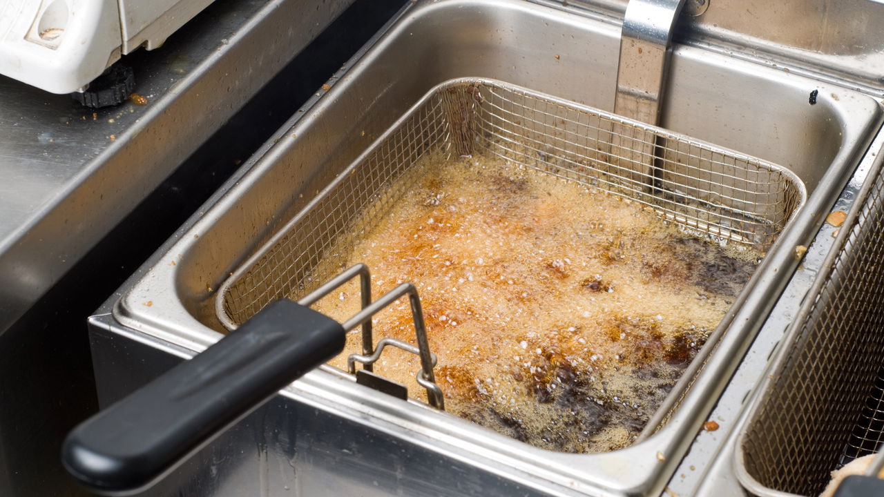 O cheiro de fritura pode ser um inconveniente comum em muitas cozinhas, tornando o ambiente menos agradável. Felizmente, é possível eliminar esse odor de forma prática, usando produtos como o bicarbonato de sódio