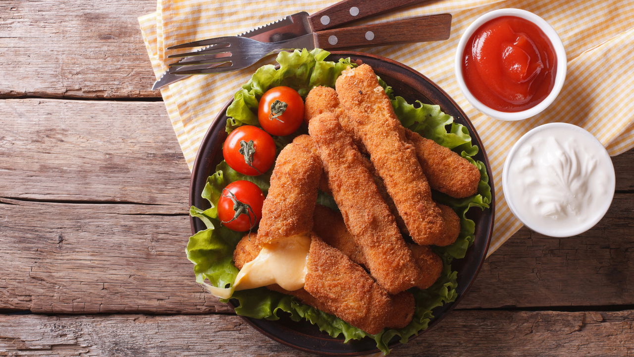 A busca por uma fritura crocante e sequinha é um desafio comum na cozinha. Muitas vezes, o excesso de óleo compromete sabor e textura, tornando o prato pesado