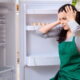 Quando sua geladeira começa a formar gelo apenas de um lado, é um indicativo de que algum componente pode não estar funcionando corretamente