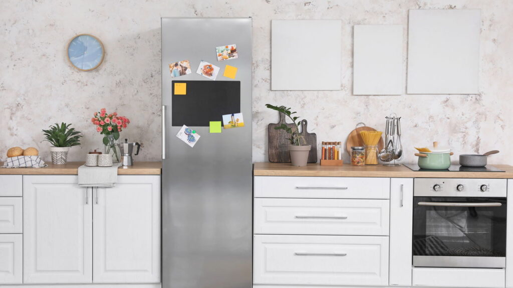 Quando a geladeira começa a fazer barulho de clique, isso pode causar preocupação nos usuários, principalmente se o ruído surgir de forma inesperada