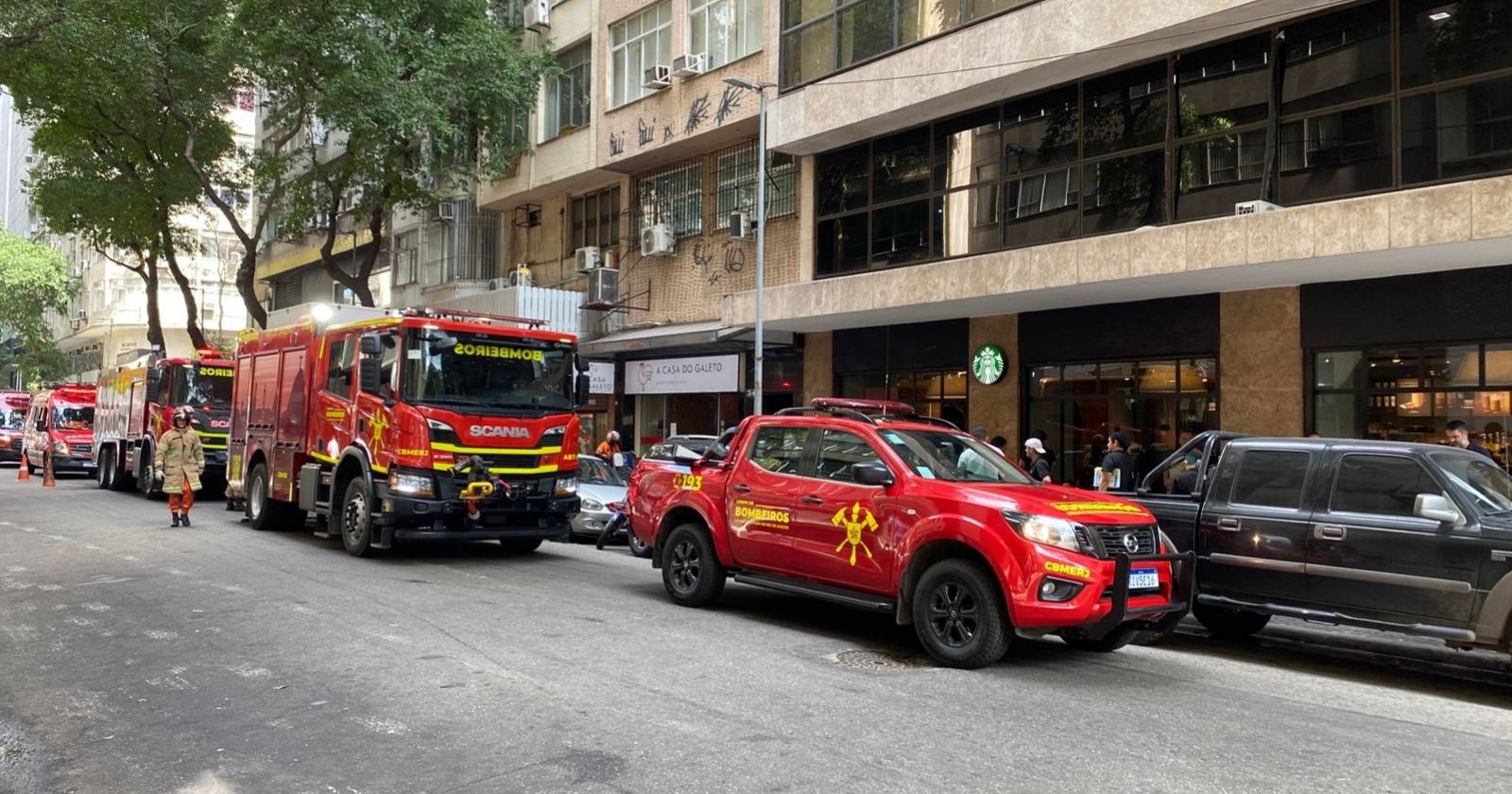 Bombeiros controlam incêndio no restaurante Casa da Grelha
