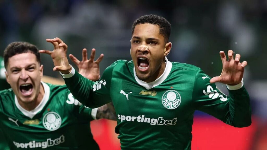O Palmeiras sofreu um pouco, mas conseguiu garantir sua vaga na semifinal da Libertadores. Na noite desta quarta-feira (24), o Verdão saiu atrás no primeiro tempo e conseguiu se recuperar depois do intervalo, com uma virada que contou, mais uma vez, com o brilho da dupla Vitor Roque e Flaco López. Confira como o Jogada10 avaliou os jogadores alviverdes. 