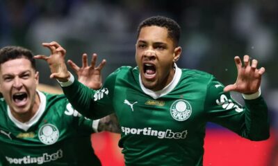 O Palmeiras sofreu um pouco, mas conseguiu garantir sua vaga na semifinal da Libertadores. Na noite desta quarta-feira (24), o Verdão saiu atrás no primeiro tempo e conseguiu se recuperar depois do intervalo, com uma virada que contou, mais uma vez, com o brilho da dupla Vitor Roque e Flaco López. Confira como o Jogada10 avaliou os jogadores alviverdes.