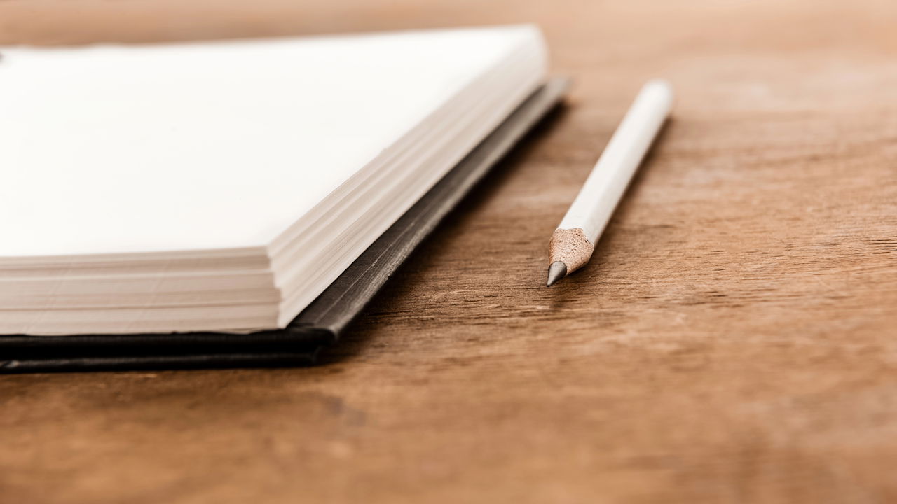 Você já se perguntou qual é a forma correta do plural de lápis