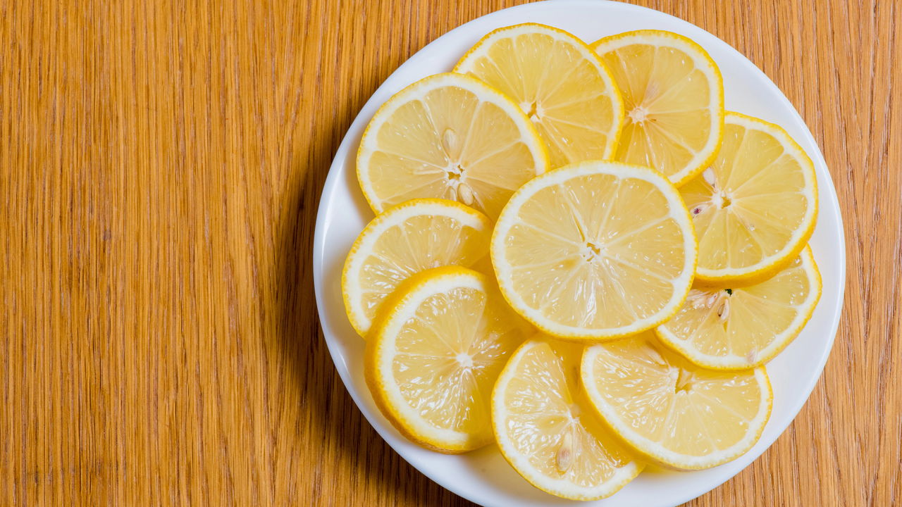 Quer ter lima da pérsia fresquinha colhida diretamente do seu jardim? Aprender como cultivar essa fruta em casa pode ser mais fácil do que imagina