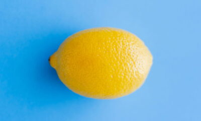 Transformar cascas de limão em um desinfetante natural é uma maneira eficaz e sustentável de manter sua cozinha limpa e saudável