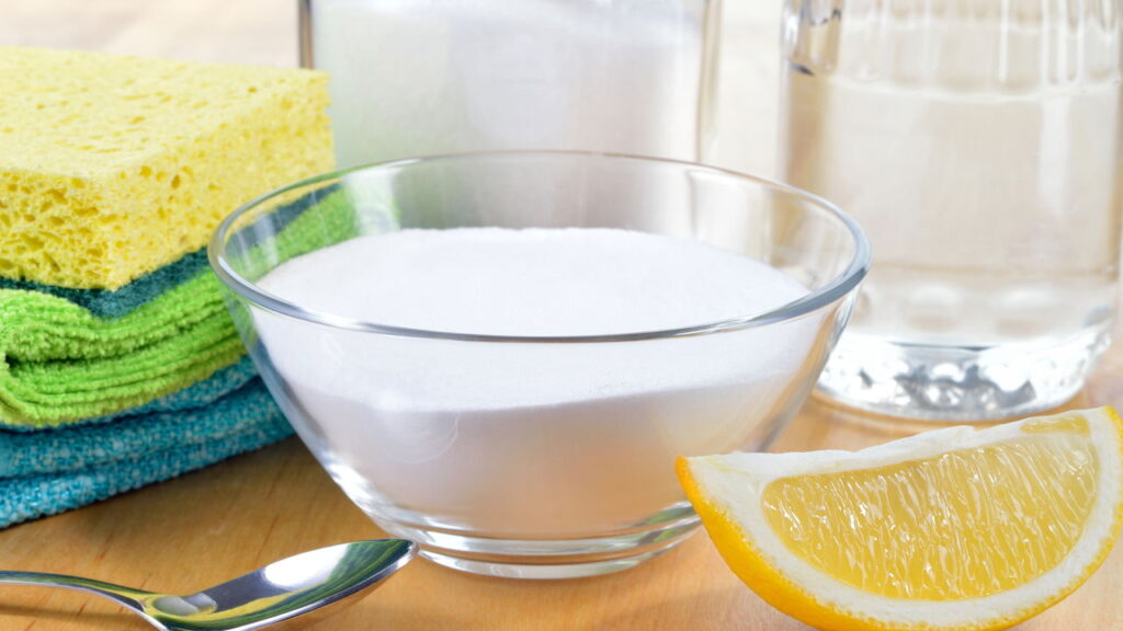 Como remover manchas de suor da camisa
