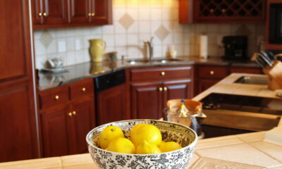 Manter o forno limpo é fundamental para garantir o bom funcionamento e a durabilidade do eletrodoméstico, além de preservar a qualidade dos alimentos preparados