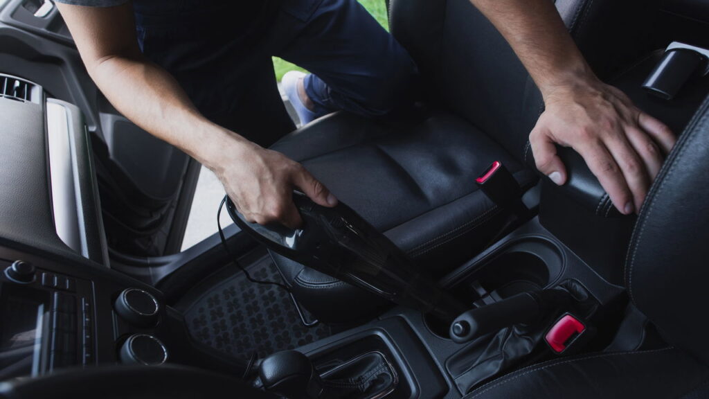 Aprenda a lavar seu carro em casa com resultado profissional