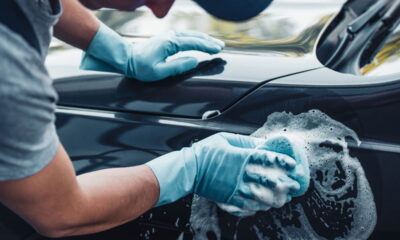 Como o sabão neutro e a esponja macia preservam a pintura e o brilho do carro