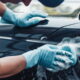 Como o sabão neutro e a esponja macia preservam a pintura e o brilho do carro