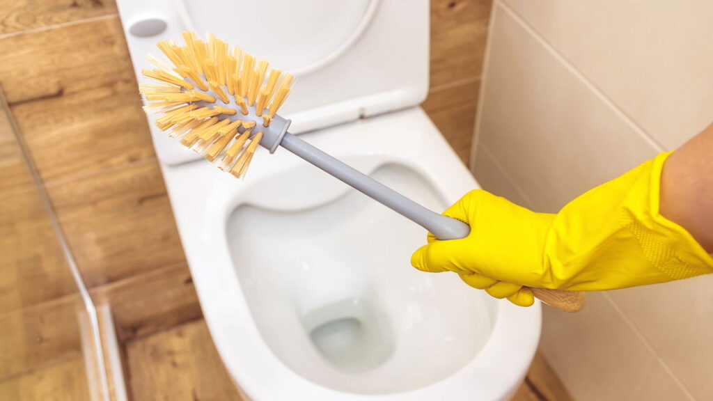 Como bicarbonato e limão deixam seu banheiro limpo e livre de odores