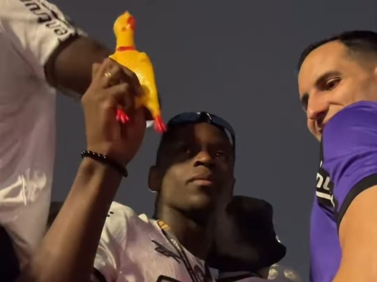 Botafogo provoca freguês Atlético-MG após mais uma vitória com 10 em campo