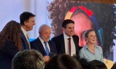 Lula cria Carteira Nacional Docente; programa prevê desconto a professores