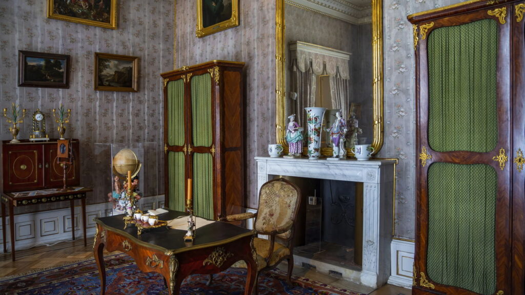 Você já imaginou aproveitar as cascas de banana para renovar o visual dos seus móveis de madeira