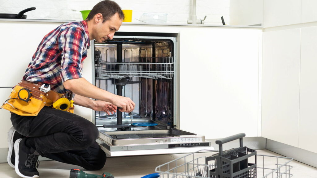 Manter a máquina de lavar louça em bom estado é fundamental para garantir o bom funcionamento e prolongar a vida útil do aparelho