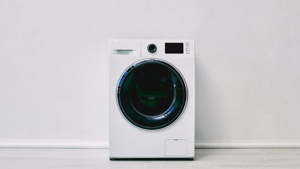 A sua máquina de lavar está se movendo na lavanderia e isso pode gerar preocupação, mas saiba que essa situação é mais comum do que parece