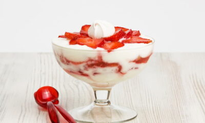 Merengue de morango que encanta corações