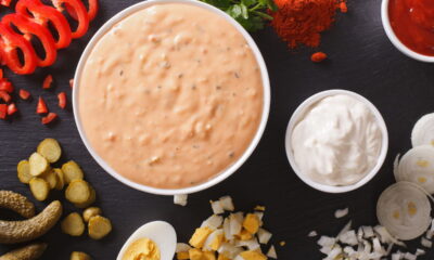 Conheça o molho rosé que transforma qualquer lanche