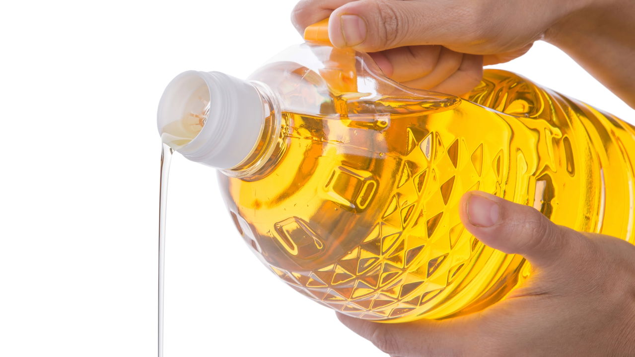 Quando se trata de misturar óleo usado com detergente, surge uma dúvida comum sobre essa prática tão frequente em casas e cozinhas