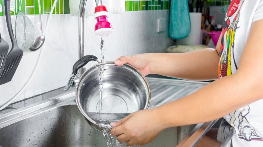 Manter as panelas de inox brilhando pode parecer uma tarefa trabalhosa, mas com métodos naturais, você consegue excelentes resultados e ainda contribui para a sustentabilidade