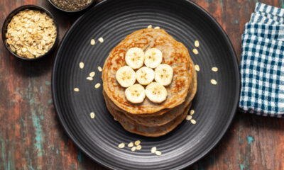 Café da manhã saudável com panqueca de aveia