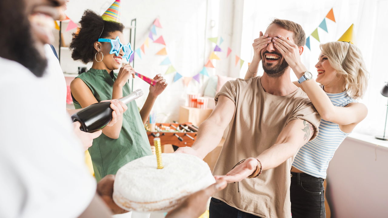 Existe plural de parabéns? Entenda poucos sabem sobre essa palavra