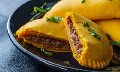 Receita simples de pastel de forno recheado que derrete na boca