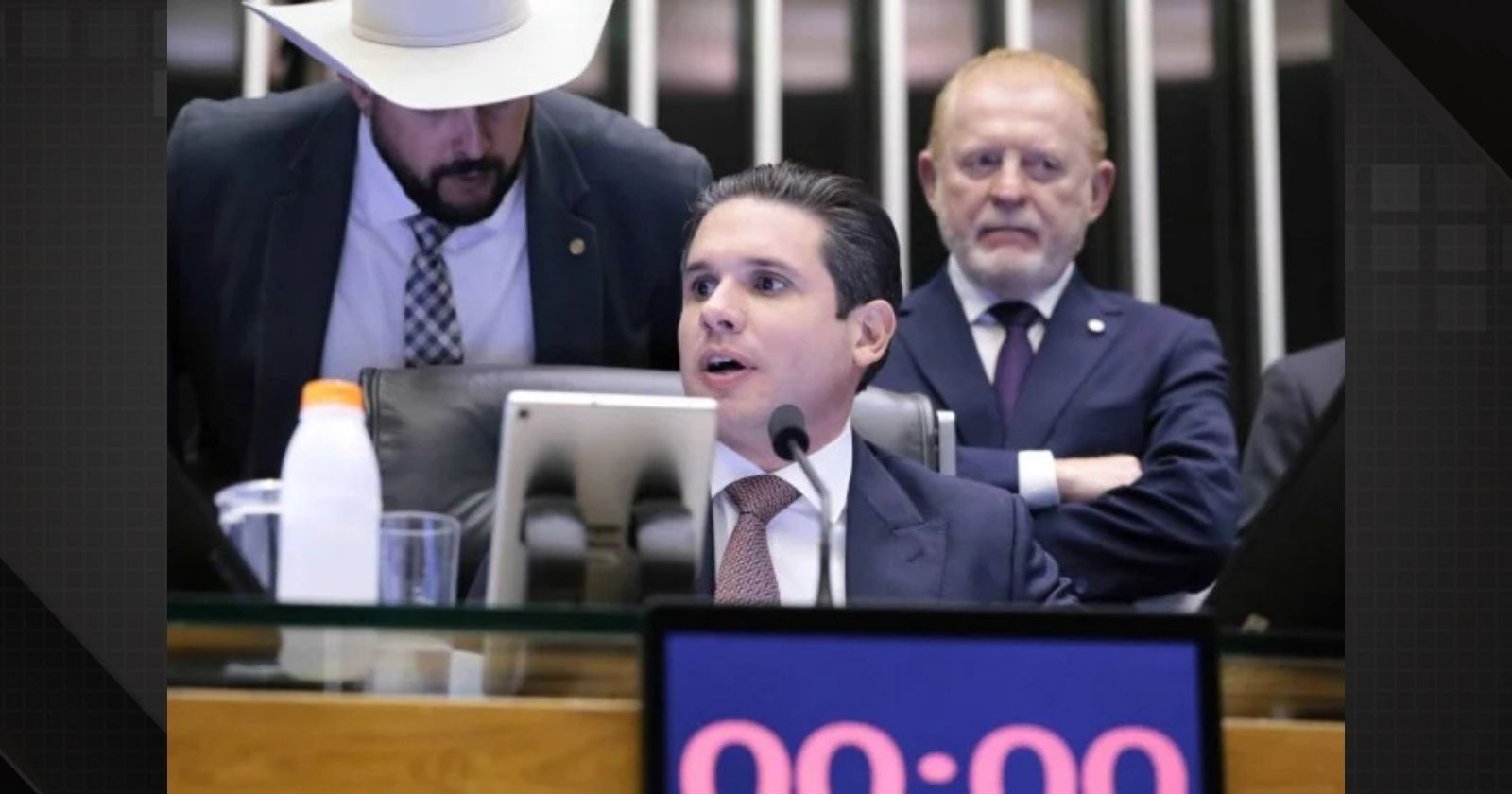 Câmara aprova PEC da Blindagem com voto secreto e foro a líderes partidários