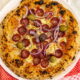 Receita de pizza caseira crocante que derrete na boca