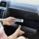 O detalhe escondido no porta-luvas que traz mais segurança ao carro