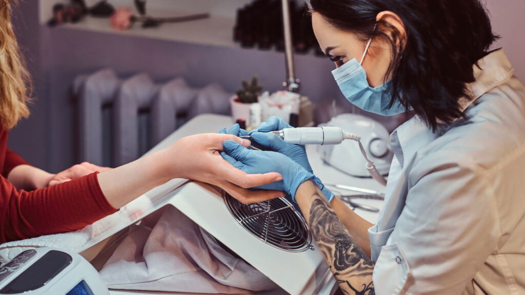 Remover a cutícula de forma incorreta pode causar mais danos do que benefícios