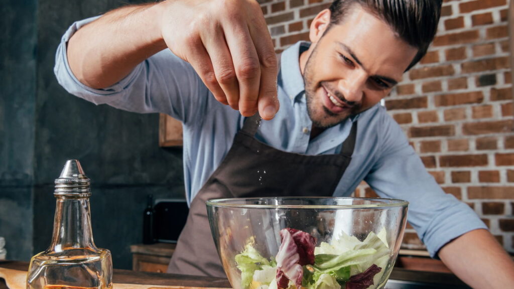 Como salvar pratos com muito sal de forma caseira
