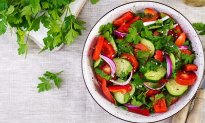 Essa salada tem só 3 ingredientes e é incrível