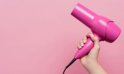 Evitar o uso de protetor térmico antes de secar o cabelo pode trazer consequências sérias à saúde dos fios