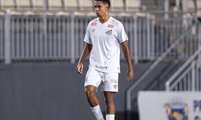 Jovem promessa do Santos renova contrato até 2030