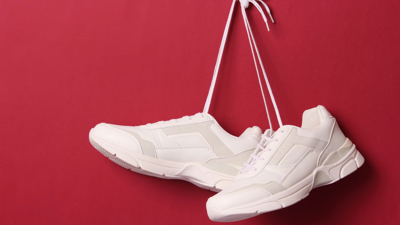 Qual é o plural de “tênis”? Entenda a forma correta