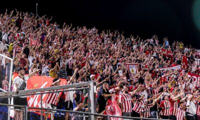 Torcida do Estudiantes faz foguetório em hotel do Flamengo antes da Libertadores