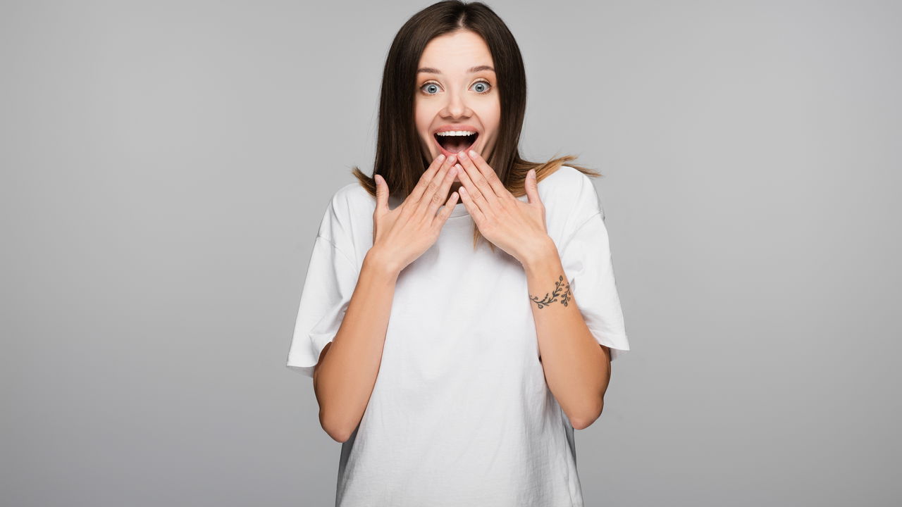 Criar novas cores misturando tonalizantes pode ser uma aventura capilar empolgante, permitindo transformar o visual de um jeito personalizado