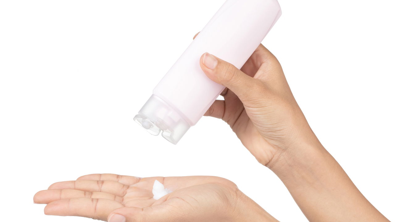 A troca frequente de produtos para cabelo, como shampoos, pode parecer uma prática inofensiva, mas será que isso realmente traz benefícios para os fios