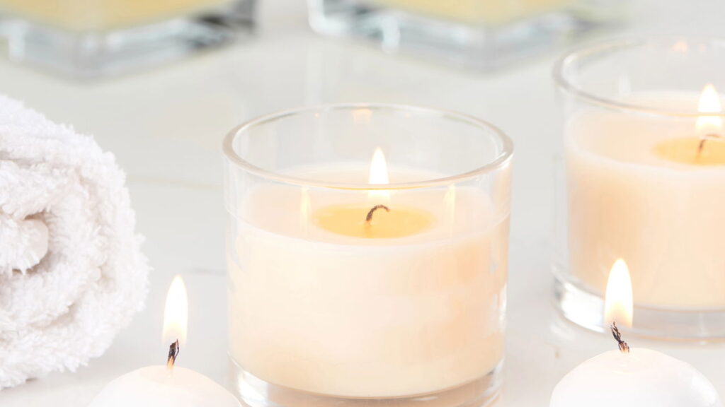 Reutilizar copos em velas artesanais pode causa riscos perigosos