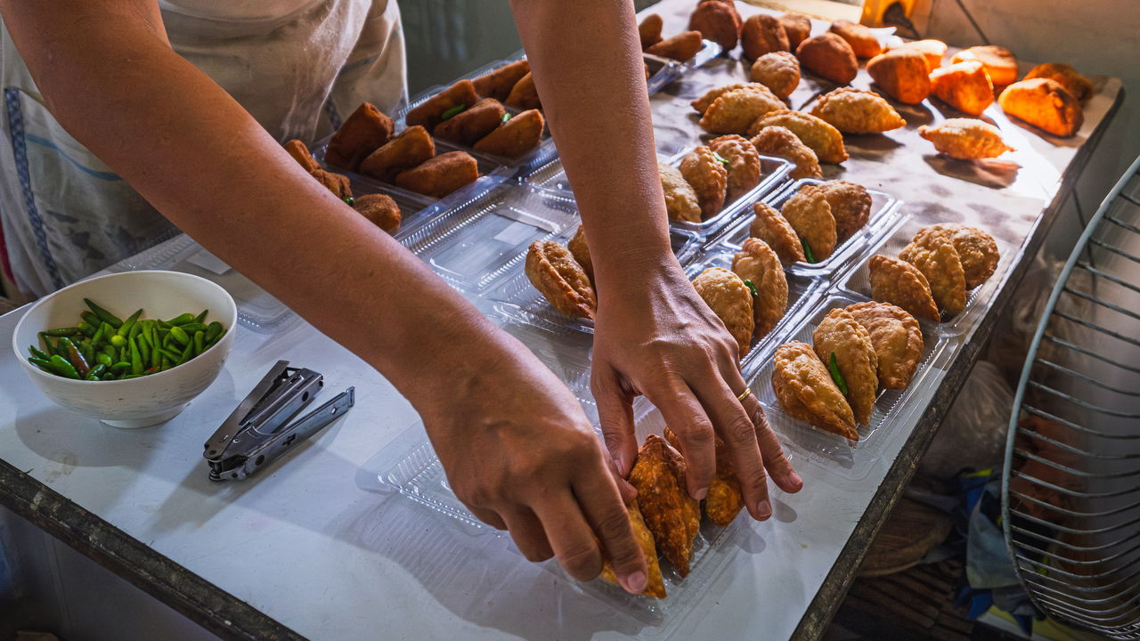 Você já se perguntou qual é a forma correta de escrever: pastelaria ou pastilaria