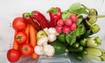 Conservar verduras frescas na geladeira é um desafio cotidiano, especialmente em regiões mais quentes. O uso do jornal é uma solução prática e econômica, pois ajuda a manter a frescura dos vegetais