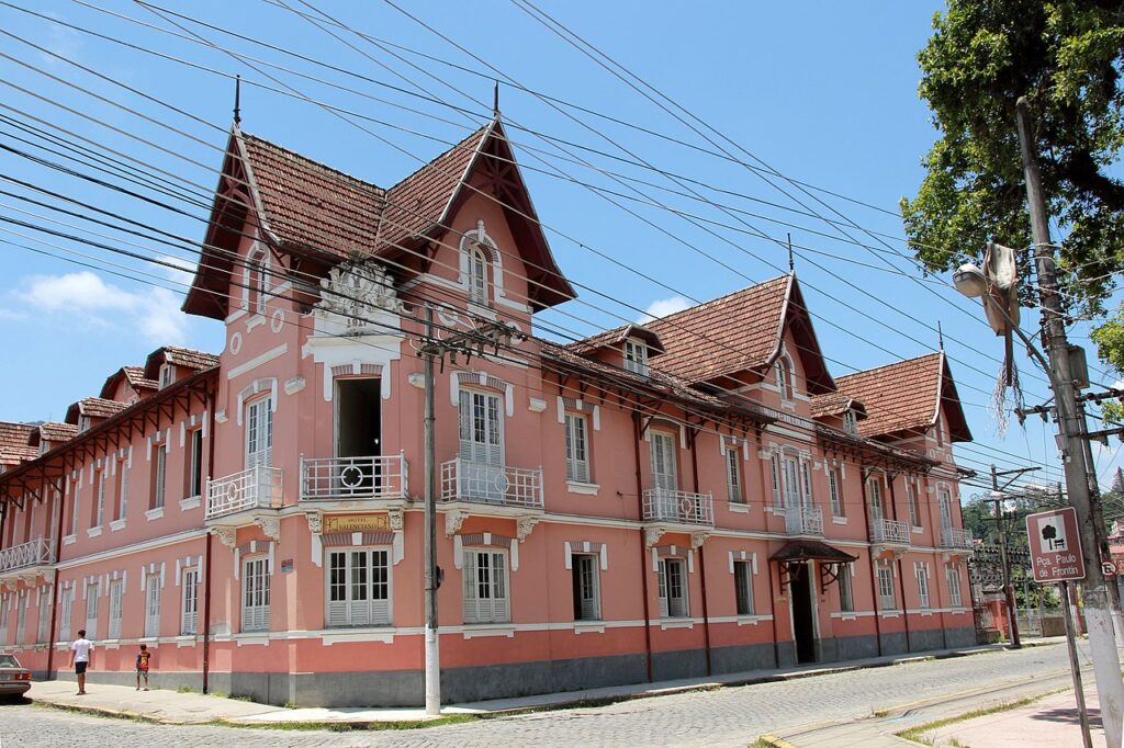 Conheça essa cidade carioca histórica com fazendas e casarões coloniais