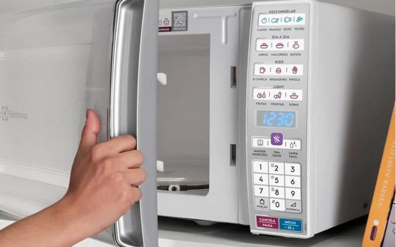 O micro-ondas que promete economia real de energia sem perder potência