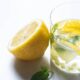 Água com limão faz bem mesmo? Verdade ou mito