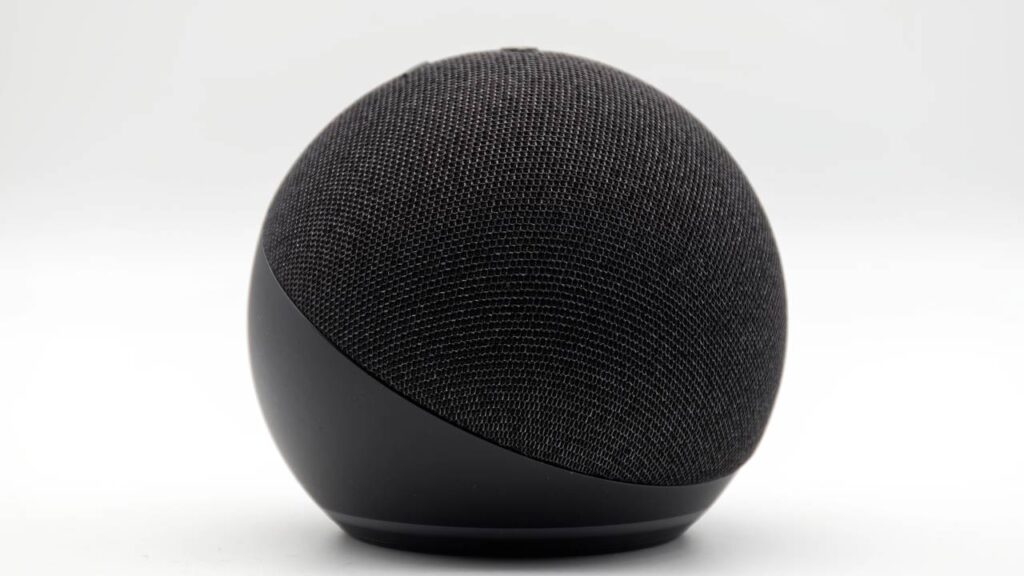 Gadgets baratos que deixam qualquer casa inteligente em poucos minutos
